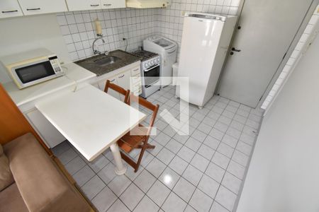 Sala e Cozinha de apartamento para alugar com 1 quarto, 33m² em Centro, Curitiba