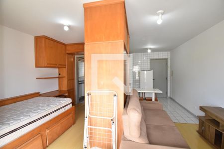 Sala e Cozinha de apartamento para alugar com 1 quarto, 33m² em Centro, Curitiba