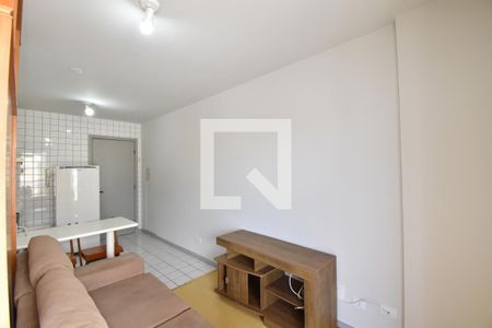 Sala e Cozinha de apartamento para alugar com 1 quarto, 33m² em Centro, Curitiba