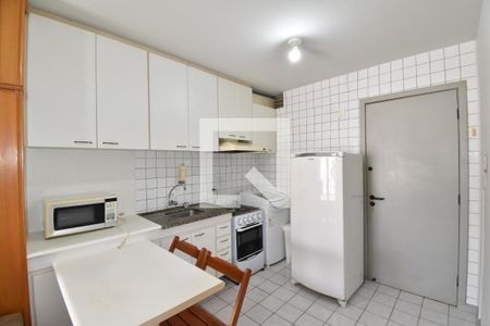 Sala e Cozinha de apartamento para alugar com 1 quarto, 33m² em Centro, Curitiba