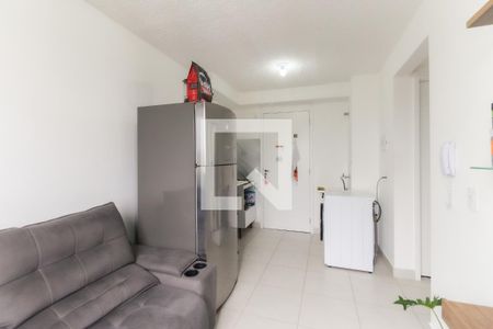 Sala - Cozinha de apartamento para alugar com 2 quartos, 60m² em Vila Carmosina, São Paulo