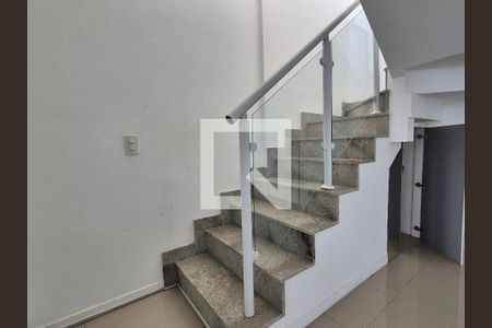 Escada  de apartamento para alugar com 3 quartos, 175m² em Recreio dos Bandeirantes, Rio de Janeiro