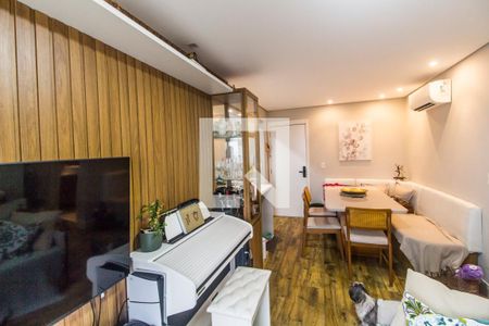 Sala  de apartamento para alugar com 2 quartos, 70m² em Empresarial 18 do Forte, Barueri