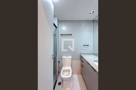 Banheiro de kitnet/studio para alugar com 1 quarto, 21m² em Paraíso, São Paulo