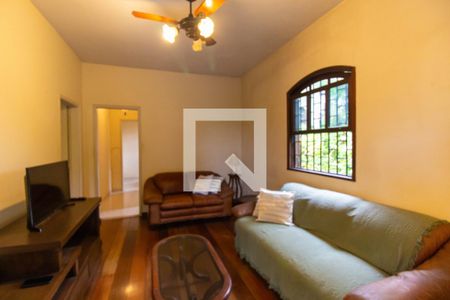 Casa à venda com 2 quartos, 800m² em Badu, Niterói