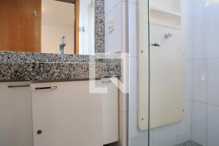 Banheiro da Suíte de apartamento para alugar com 2 quartos, 65m² em Savassi, Belo Horizonte