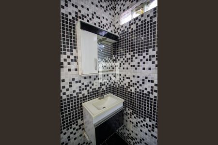 Banheiro da Suíte de casa de condomínio para alugar com 2 quartos, 83m² em Vila Nova Sorocaba, Sorocaba