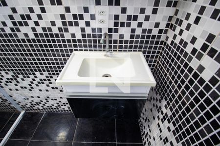 Banheiro da Suíte de casa de condomínio para alugar com 2 quartos, 83m² em Vila Nova Sorocaba, Sorocaba