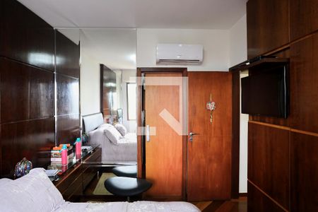 Suíte de apartamento à venda com 4 quartos, 320m² em Funcionários, Belo Horizonte