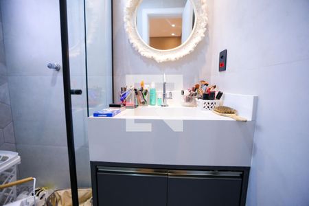 Banheiro da Suíte 1 de casa para alugar com 2 quartos, 90m² em Vila Carbone, São Paulo