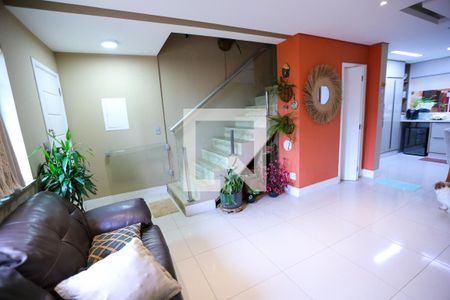 Sala de casa para alugar com 2 quartos, 90m² em Vila Carbone, São Paulo