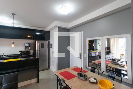 Sala de apartamento à venda com 2 quartos, 67m² em Cambuí, Campinas