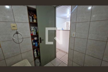 Banheiro de casa para alugar com 2 quartos, 160m² em Jardim Guarapiranga, São Paulo