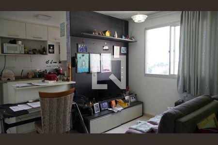 Sala de apartamento à venda com 2 quartos, 50m² em Jardim Cocaia, Guarulhos