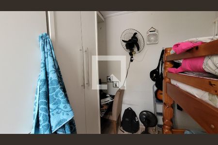 Quarto 02 de apartamento para alugar com 2 quartos, 38m² em Jardim das Oliveiras, Itaquaquecetuba