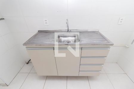 Sala/Cozinha de apartamento para alugar com 2 quartos, 32m² em Vila Carmosina, São Paulo