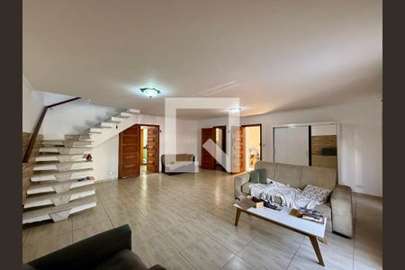 Sala de casa para alugar com 3 quartos, 218m² em Nova Piraju, São Paulo