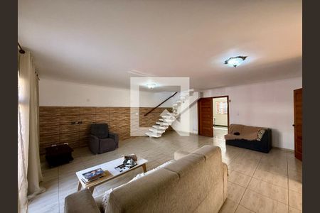 Sala de casa para alugar com 3 quartos, 218m² em Nova Piraju, São Paulo