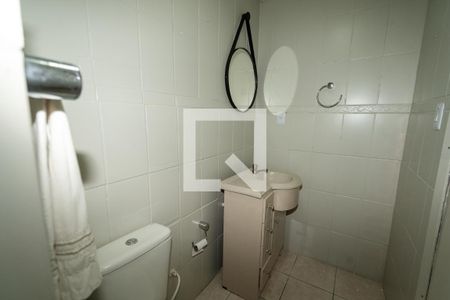Banheiro de apartamento à venda com 1 quarto, 49m² em Passo D’areia, Porto Alegre