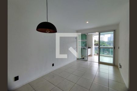 Sala de apartamento para alugar com 3 quartos, 71m² em Barra da Tijuca, Rio de Janeiro
