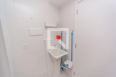 Sala/Cozinha e Área de Serviço de apartamento para alugar com 1 quarto, 27m² em Vila Penteado, São Paulo