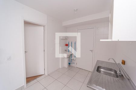 Sala/Cozinha e Área de Serviço de apartamento para alugar com 1 quarto, 27m² em Vila Penteado, São Paulo