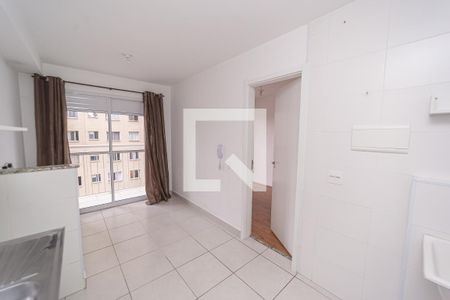 Sala/Cozinha e Área de Serviço de apartamento para alugar com 1 quarto, 27m² em Vila Penteado, São Paulo