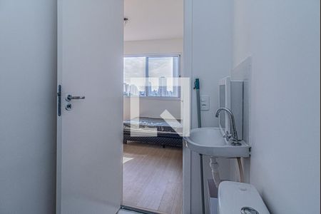 banheiro social_4 de apartamento para alugar com 1 quarto, 20m² em Vila Dom Pedro I, São Paulo