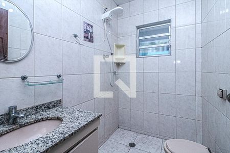 banheiro social_1 de casa à venda com 2 quartos, 150m² em Jardim Patente, São Paulo