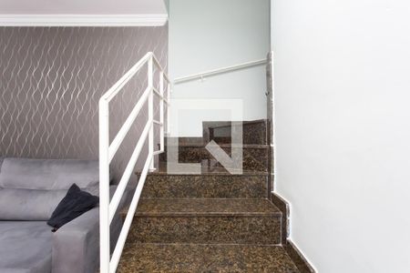 Escada  de casa à venda com 2 quartos, 100m² em Vila Carmosina, São Paulo