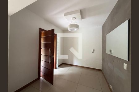 Sala de casa para alugar com 1 quarto, 75m² em Jacarepaguá, Rio de Janeiro