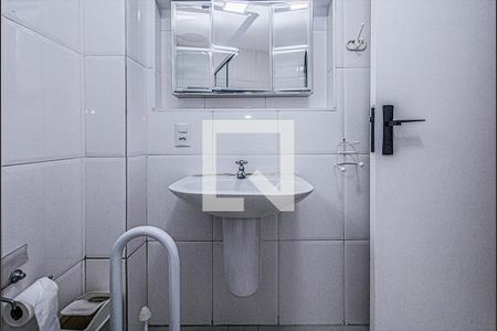 banheiro social_4 de apartamento para alugar com 2 quartos, 66m² em Vila Mariana, São Paulo