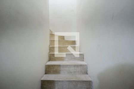 Escada de casa para alugar com 2 quartos, 68m² em Jardim Henriqueta, Taboão da Serra