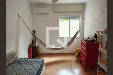 Casa à venda com 4 quartos, 182m² em Piratininga, Niterói