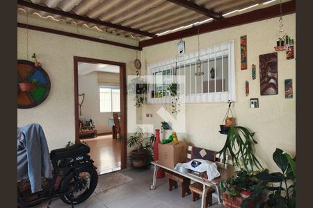 Casa à venda com 4 quartos, 182m² em Piratininga, Niterói