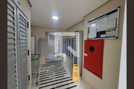 Hall de entrada de apartamento à venda com 2 quartos, 57m² em Vila Liviero, São Paulo