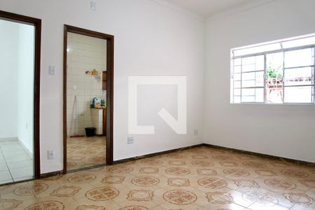 Sala 1 de casa para alugar com 4 quartos, 300m² em Santa Tereza, Belo Horizonte