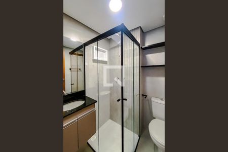 Banheiro de kitnet/studio para alugar com 1 quarto, 27m² em Pompeia, São Paulo