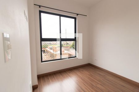 Quarto 1 de apartamento para alugar com 1 quarto, 26m² em Novo Mundo, Curitiba