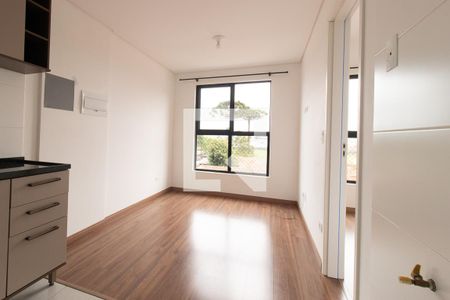 Sala/Cozinha de apartamento para alugar com 1 quarto, 26m² em Novo Mundo, Curitiba