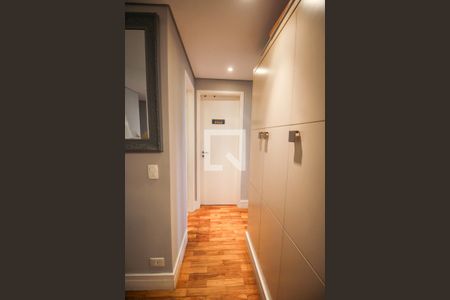 Corredor  de apartamento para alugar com 2 quartos, 67m² em Vila Andrade, São Paulo