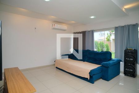 Sala de casa de condomínio para alugar com 3 quartos, 460m² em Inoã, Maricá