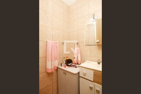 Banheiro de apartamento à venda com 1 quarto, 45m² em Azenha, Porto Alegre