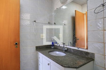 Banheiro da Suíte de apartamento à venda com 3 quartos, 100m² em Sagrada Família, Belo Horizonte