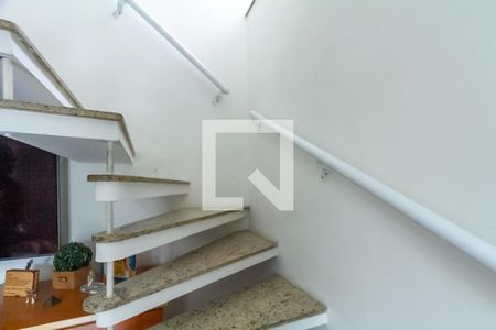 Escada de casa à venda com 2 quartos, 175m² em Jardim do Mar, São Bernardo do Campo