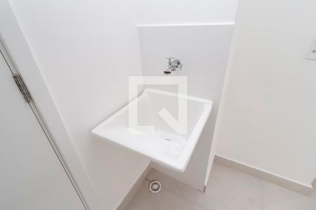 Sala/Cozinha de apartamento para alugar com 2 quartos, 32m² em Vila Carmosina, São Paulo