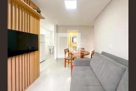 Sala de TV de apartamento para alugar com 2 quartos, 60m² em Cachoeira do Bom Jesus, Florianópolis
