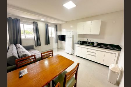 Sala de apartamento para alugar com 2 quartos, 60m² em Cachoeira do Bom Jesus, Florianópolis