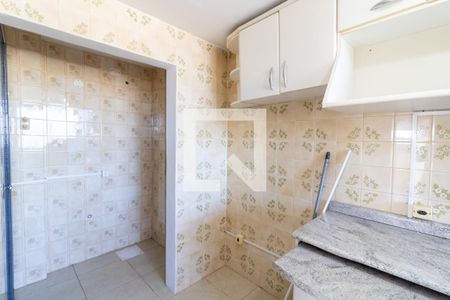 Cozinha e Área de Serviço de apartamento à venda com 2 quartos, 57m² em Cristal, Porto Alegre