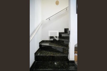 Escada de casa à venda com 4 quartos, 92m² em Jardim Santa Cruz (sacoma), São Paulo